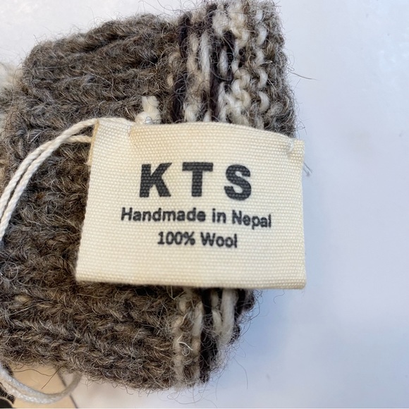 Ten Thousand Villages Silly Sock Monster Puppet Wool Handmade Nepal Toy Kids NWT - Picture 7 of 8